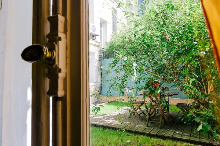 Flat with private garden located in a guest house