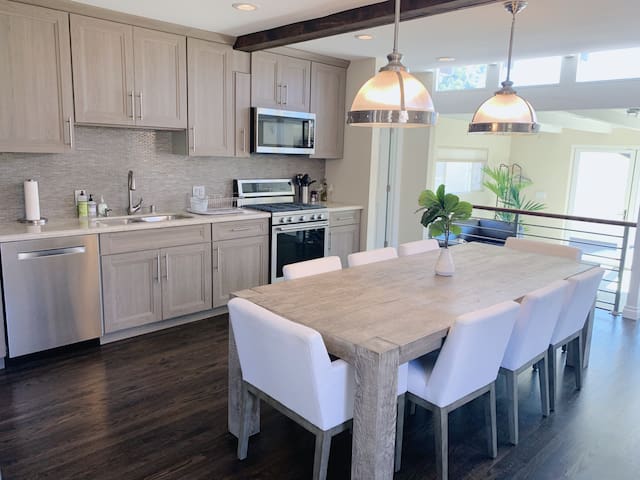 Oliver Beach House-Just steps from the sand!