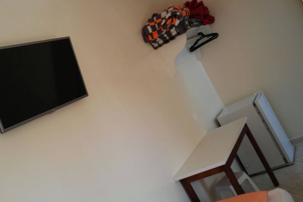TV 32' - Frigobar