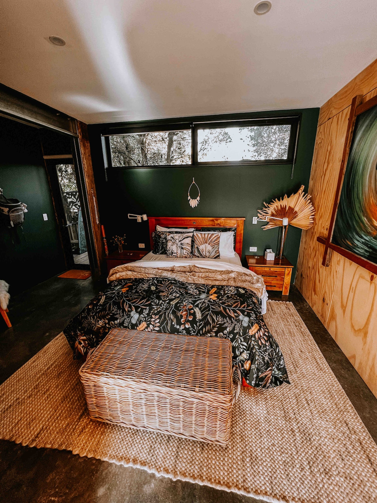 Bedroom with high quality bedding and block out blinds. For a good nights sleep. 