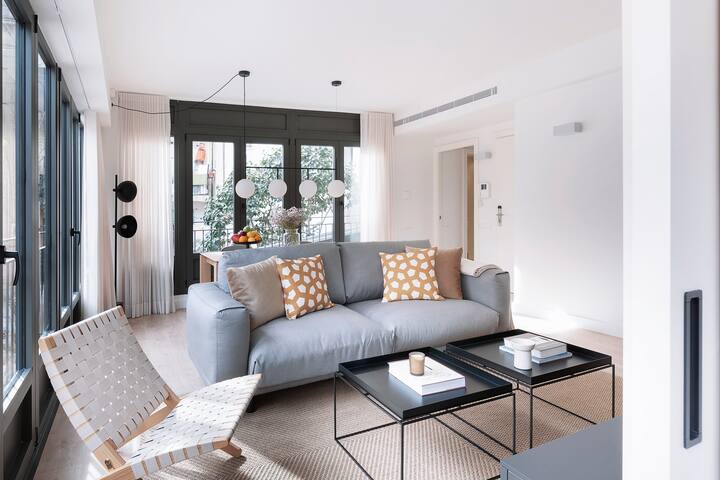 CERDÀ – Spacious Apartment in Barcelona Eixample gallery image 2