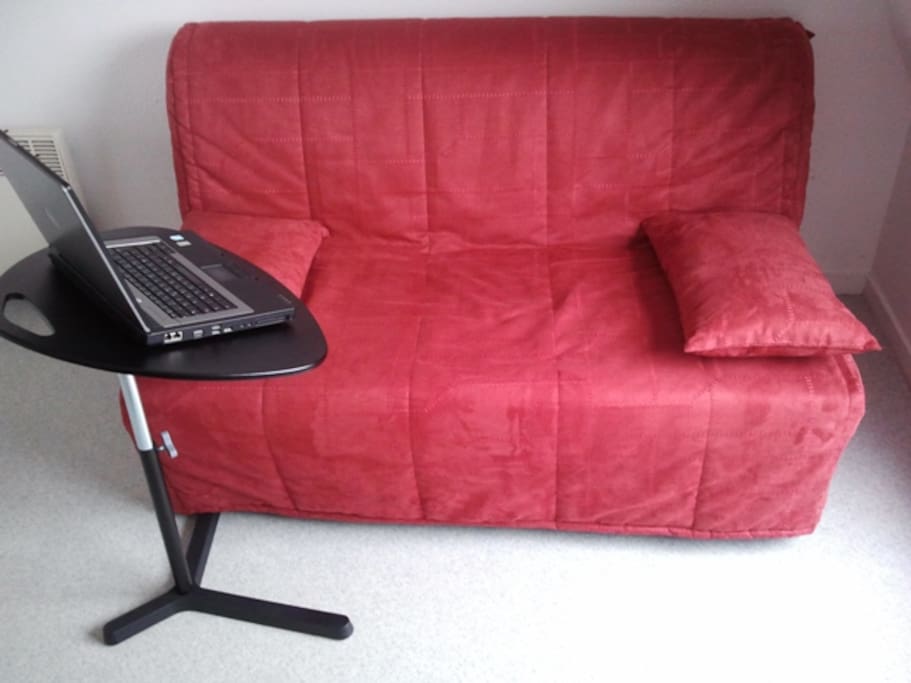Canapé BZ + petite table