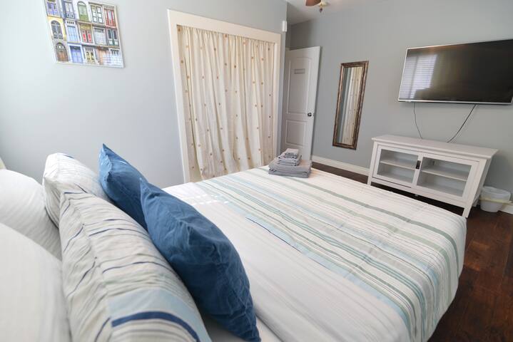 'SPACIOUS MODERN ROOM - Walk2Disney within minutes