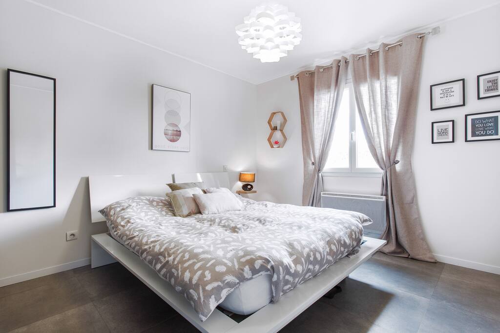 Chambre avec lit kingsize