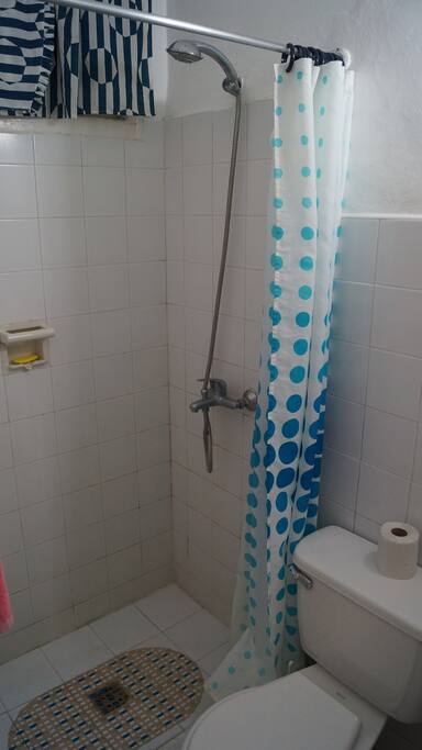 Other view of the bathroom