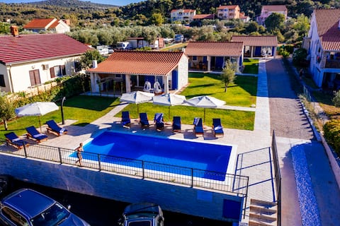 Dalmatian Pearls Deluxe Homes by the sea - Cavatul