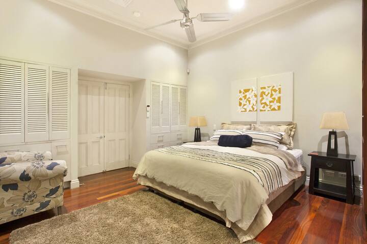 Lambert House – Upper level gallery image 3