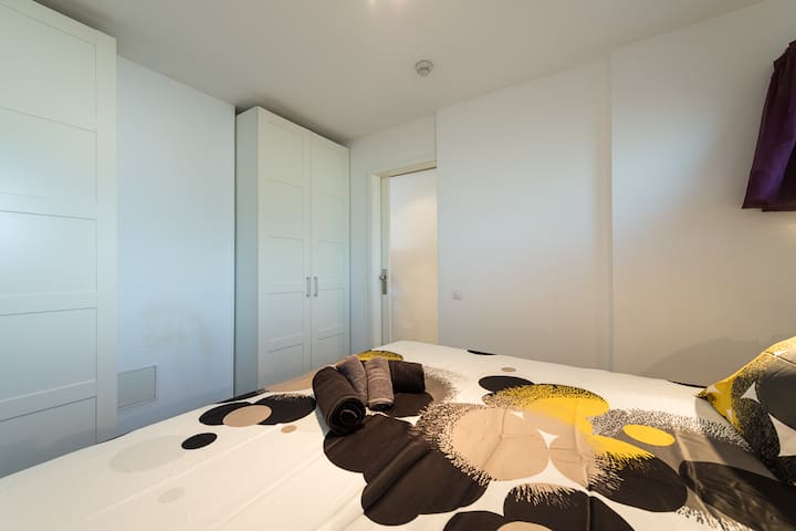 ห้องนอนเตียงควีน 