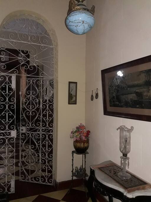 magestuosa entrada, visita al pasado