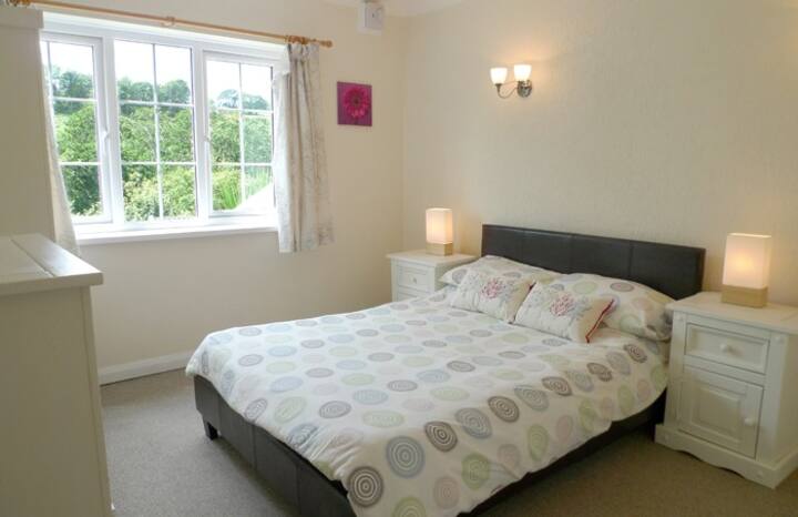Pine Lodge, downstairs double with ensuite shower room, Pembrokeshire holiday cottage, Coastal Cottages.
