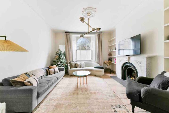 Stunning London Home, IDEAL location gallery image 3