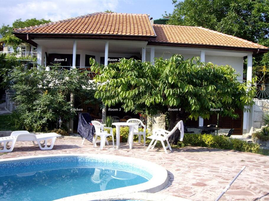 Villa Sunny Joy with room numbers