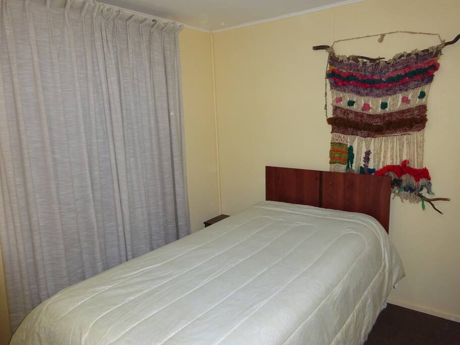 CAMA NIDO, UNA DE PLAZA Y MEDIA MAS OTRA CAMA DE UNA PLAZA.
