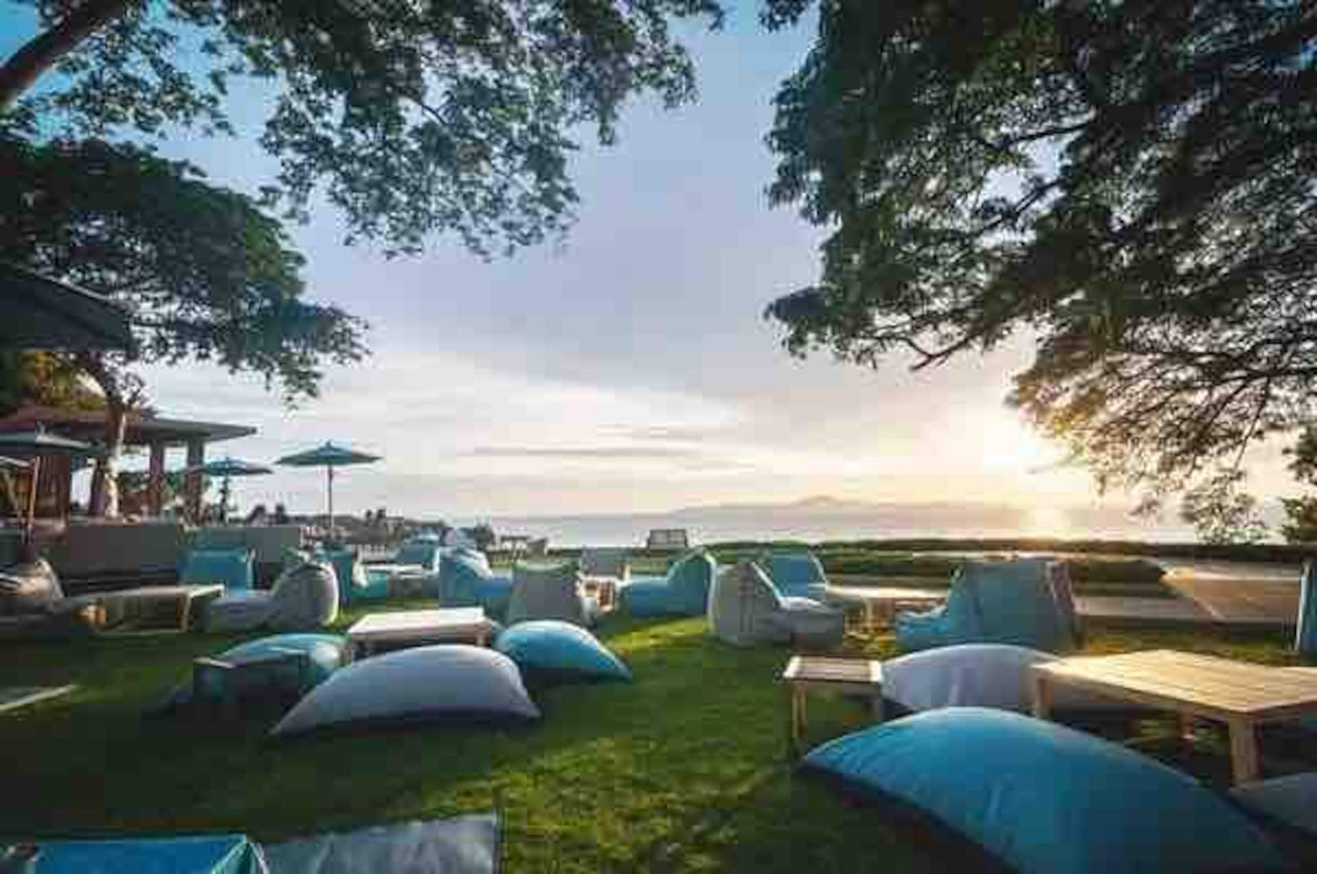 Close to the sky gallery restaurant, chocolate restaurant, luxury sea view one-bedroom suite, preferred vacation rental andromeda