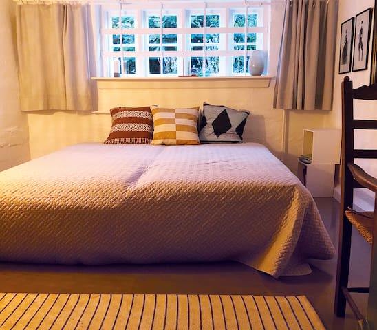 Perfectly Located Charming Villa gallery image 4