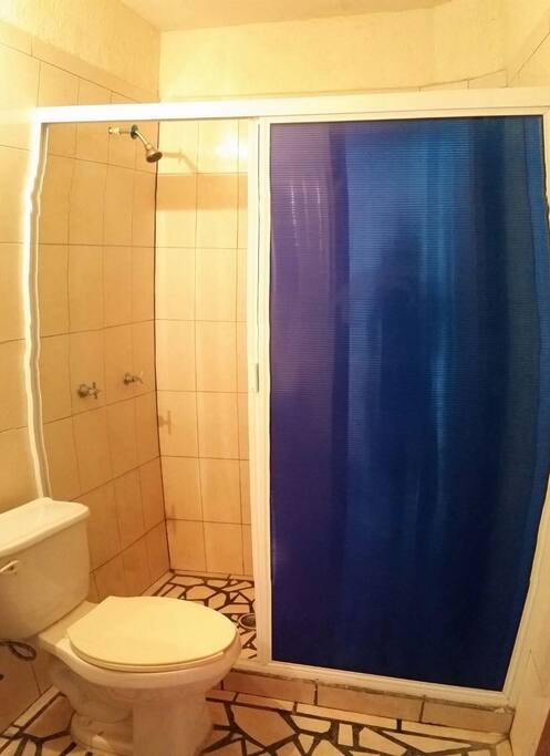 baño pribado para cada una de las habitaciones