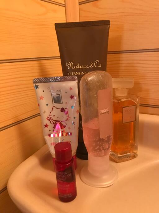 洗顔料、歯磨き粉、トリートメントオイル、ヘアコロン。。。