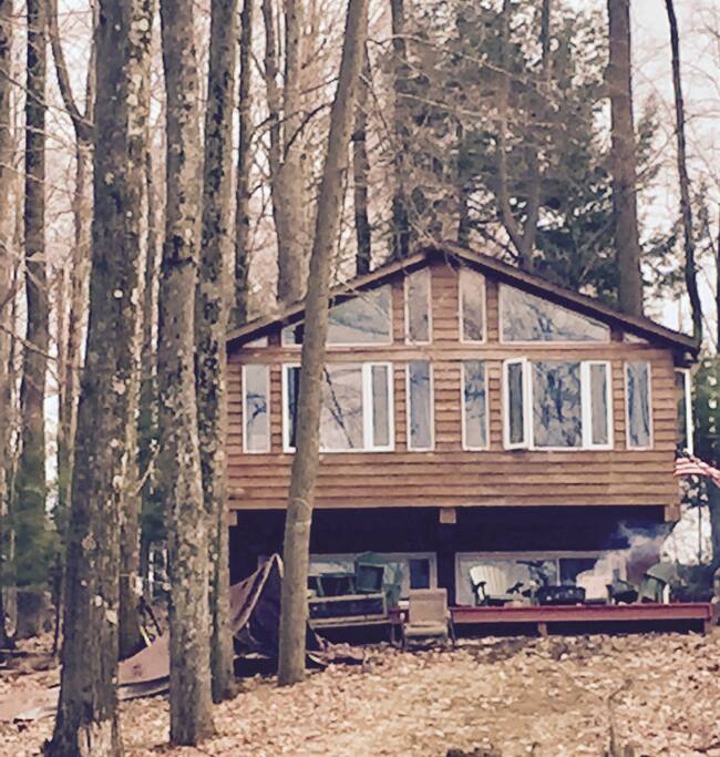 Cabin feel right on the big lake!