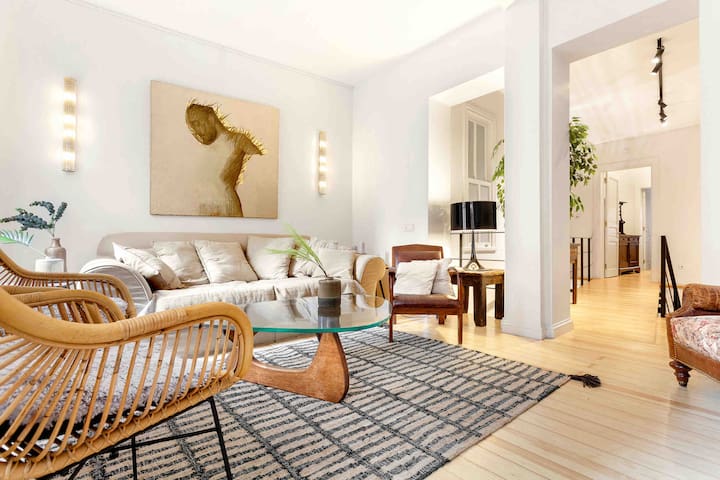 Urban Bridge Loft – 3BR – 2BA – Galata