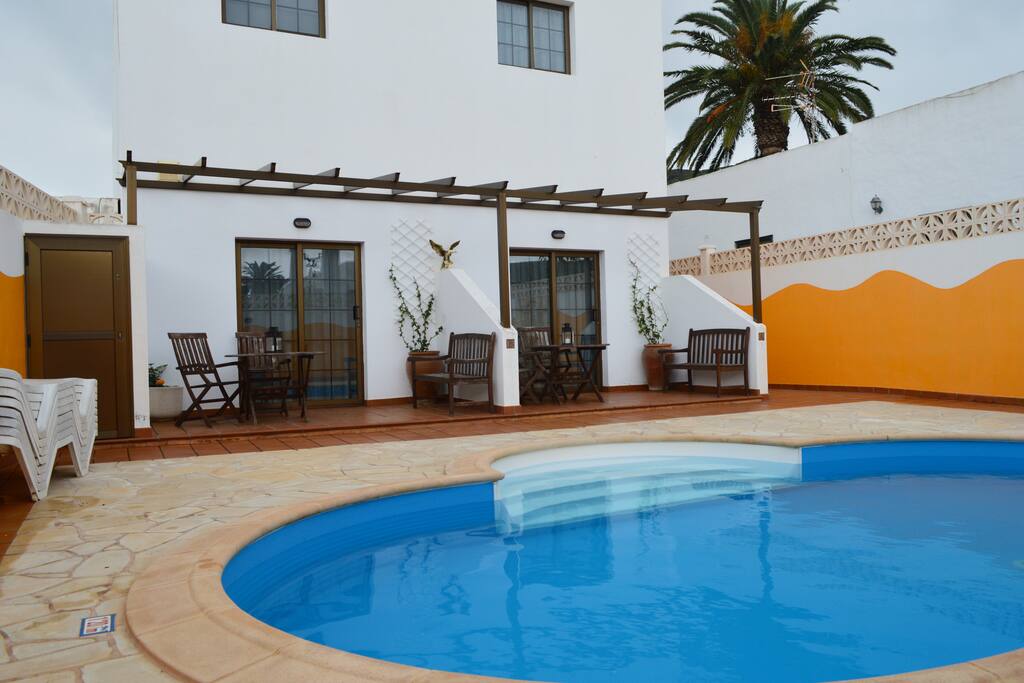 Piscina y solario