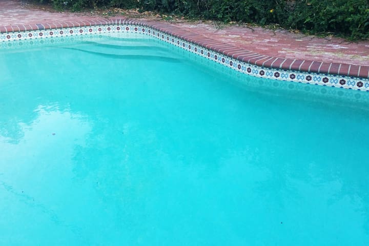 Great Pool View Room in Large House Super Value!