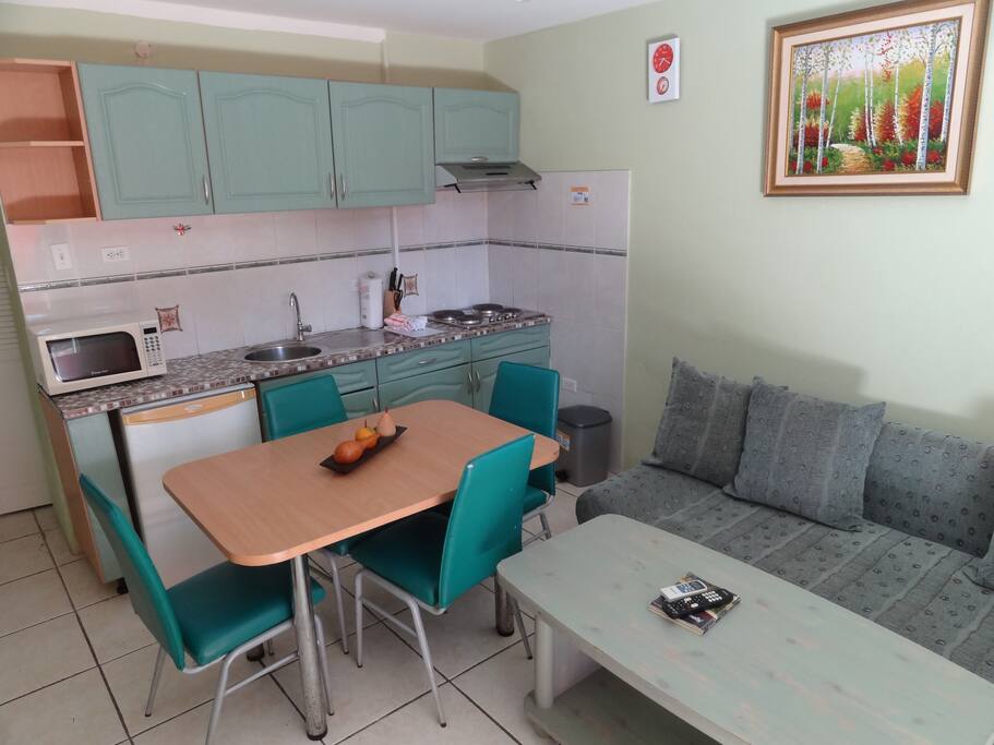 Kitchen & dining area