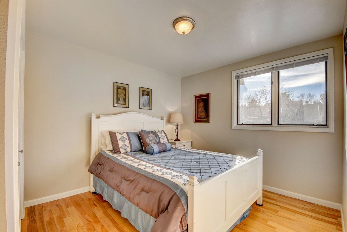 Soba za goste s bračnim krevetom (širine 150 - 179 cm). 