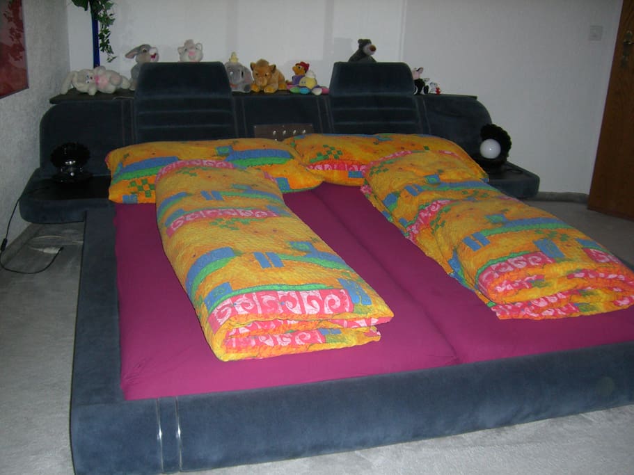 Doppelbett in sep. Schlafzimmer