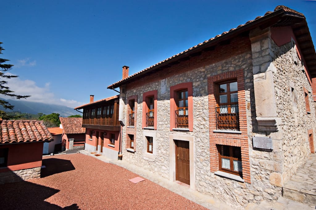 ELCUETO DE LOS COLLADO, Vista General de los 9 Apartamentos Rurales en Llanes, Asturias