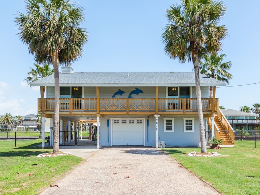 Large driveway and carport offer space for 3 cars.