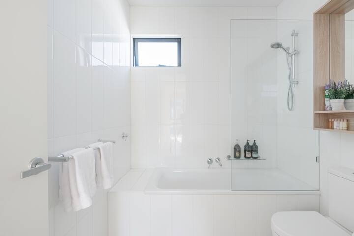 Perfect Port Melbourne Townhouse gallery image 3