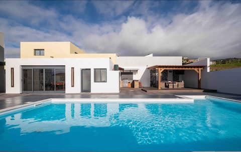 Casa Celeste - Deluxe Ocean View/Heated Pool