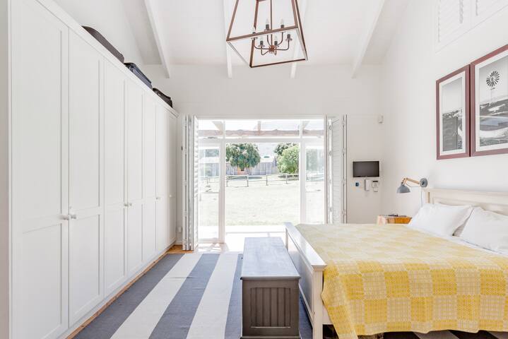 Private Villa on 5 Acres of Stunning Farm gallery image 5