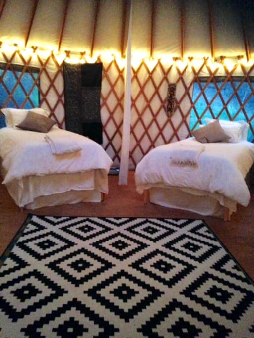 4 single beds, each have a control to heat the bed if needed with different temperatures for the best relaxing night! Each bed has a window to enjoy the beautiful forest view and a night stand