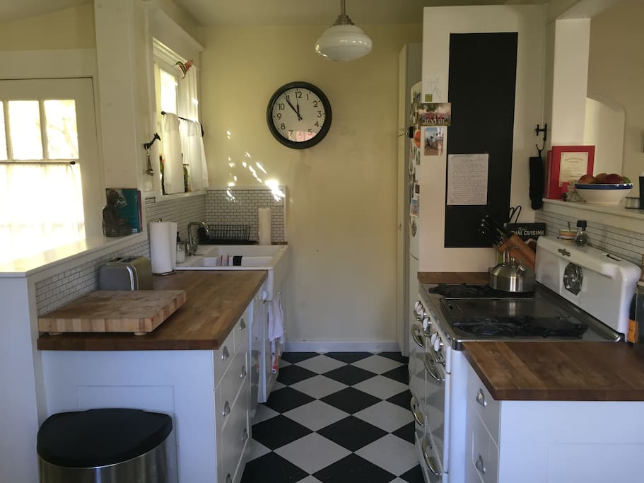 quaint vintage range in kitchen