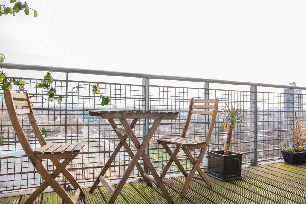 Balcony with views over the city.