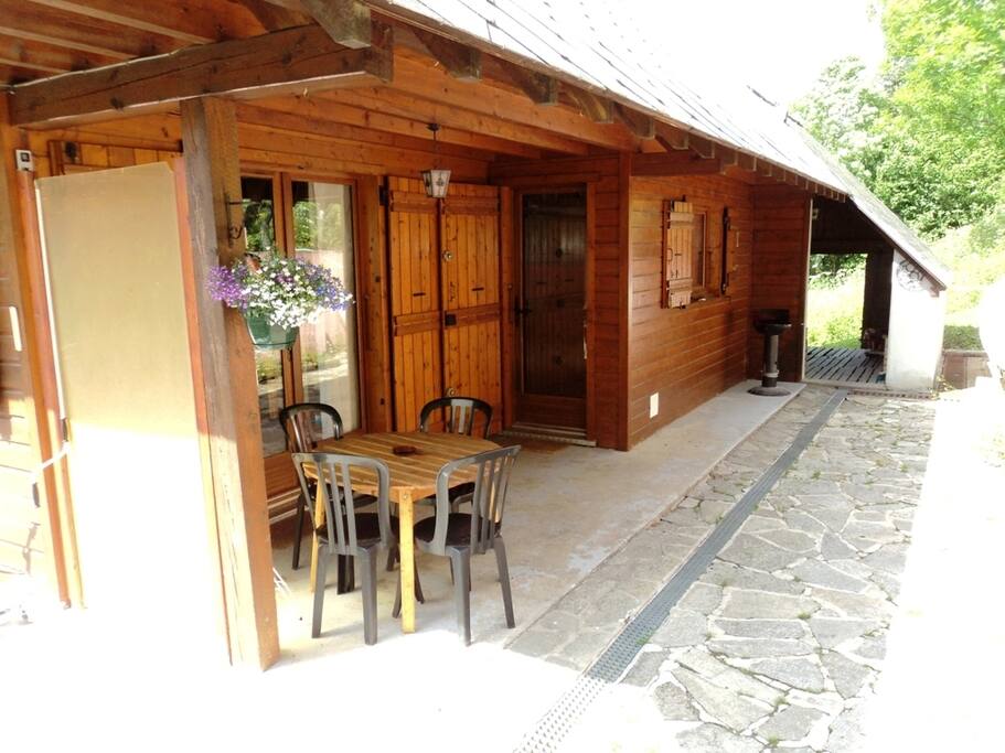 Terrasse avec barbecue
