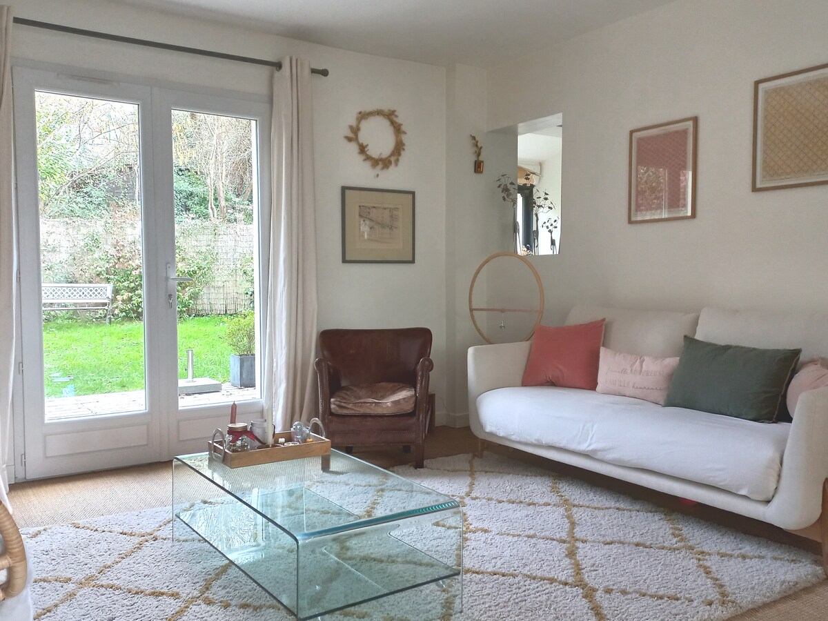 Top Airbnb: Townhouse. Close Versailles/shops in Le Chesnay Rocquencourt