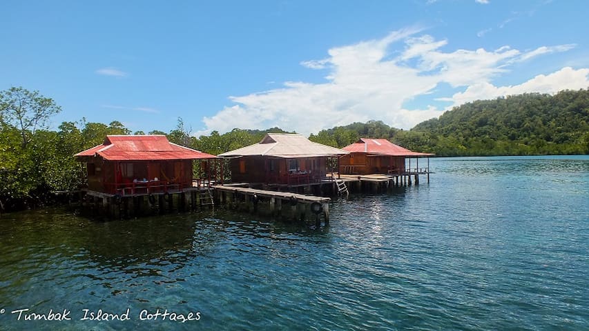 Tumbak Island Cottages (water-cottages)