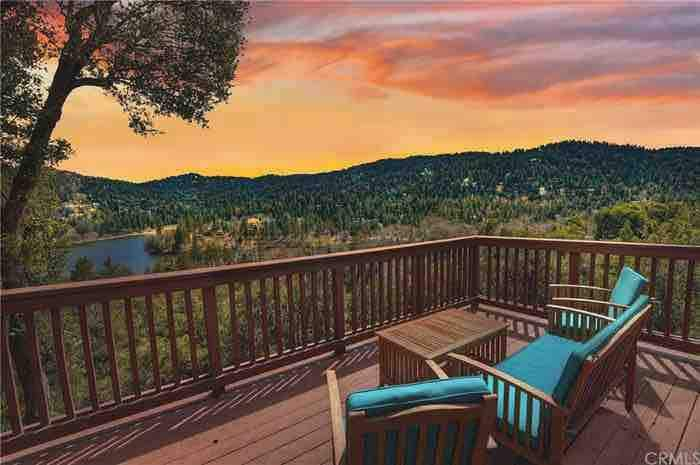 Stunning Lake View 4BR Mountain Getaway