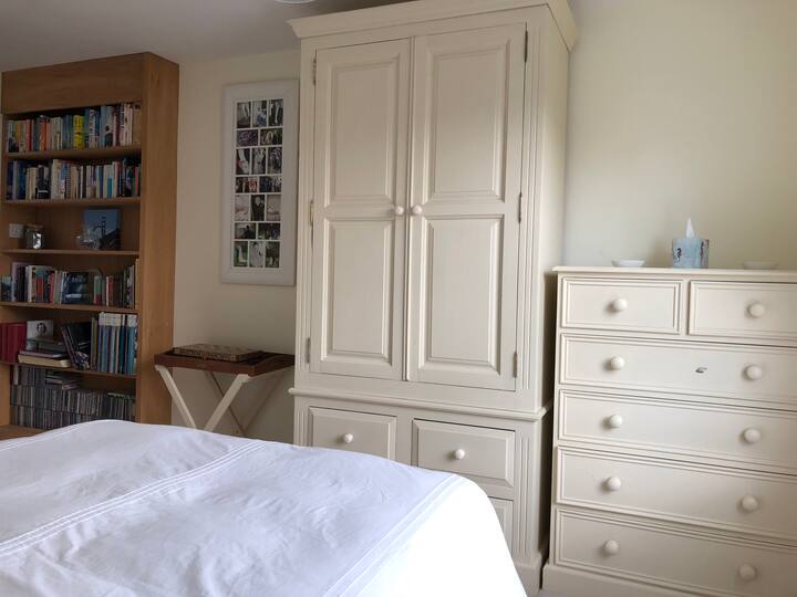 Სტუმრების საძინებელი