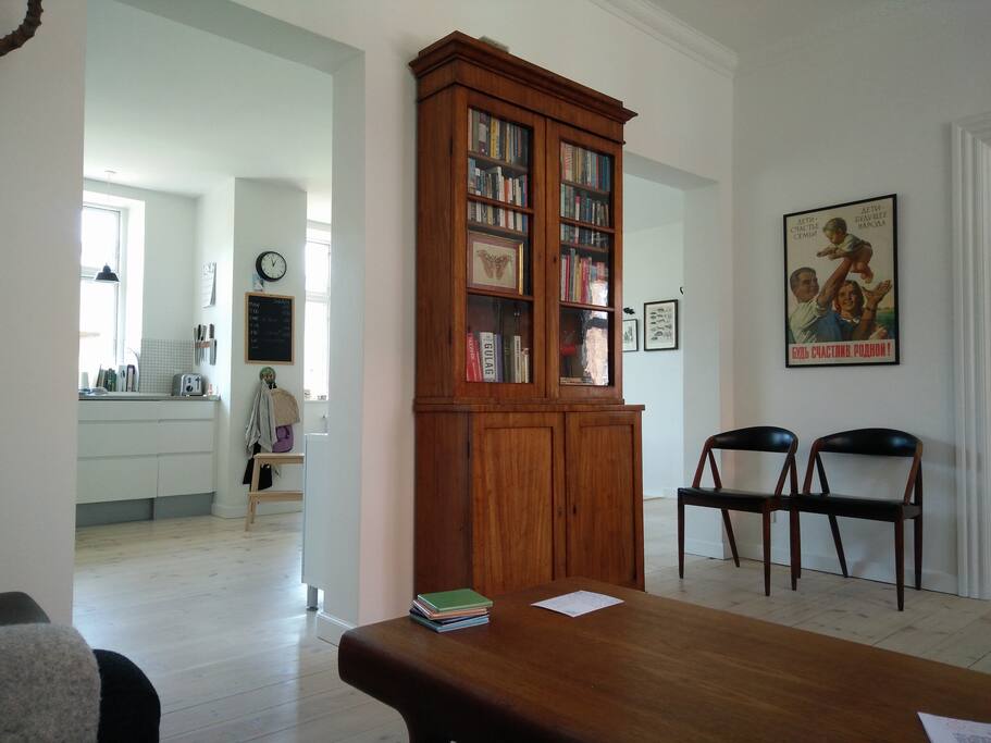 Living room - view to kitchen.
