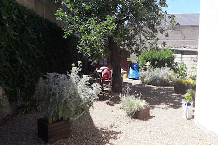 Bed&breakfast with garden, 5' TOURS STATION