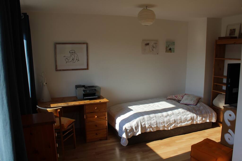 Zimmer oben mit 2 Betten, room upstairs