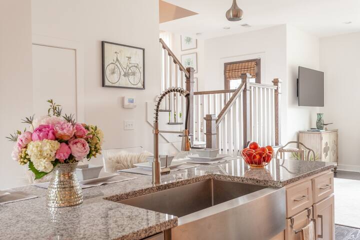 The REZ, Guest FAV! 12 South, Gulch & Broadway gallery image 3