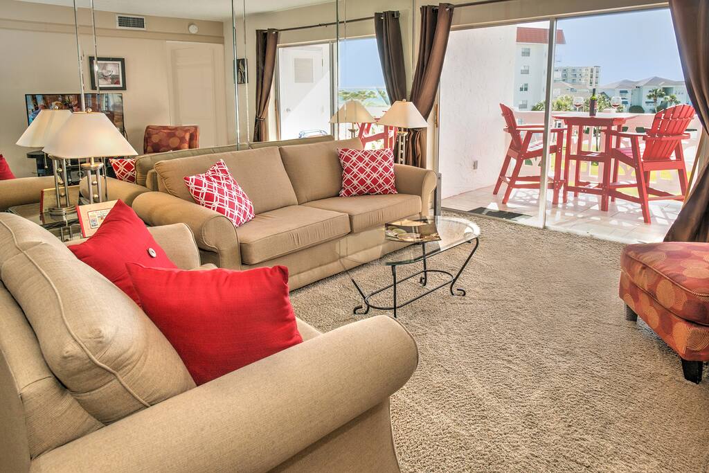 Adorable Unit 242! With private balcony!