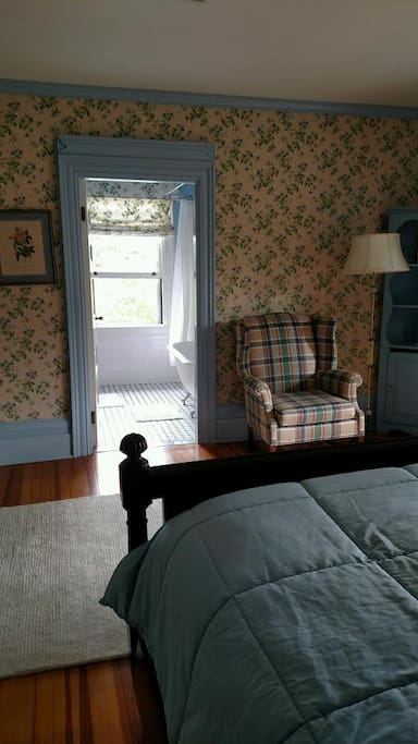 Guest bedroom