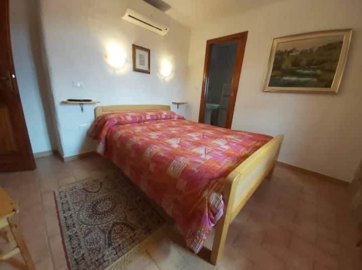 dhoma e gjumit "C", dopio, në katin e parë