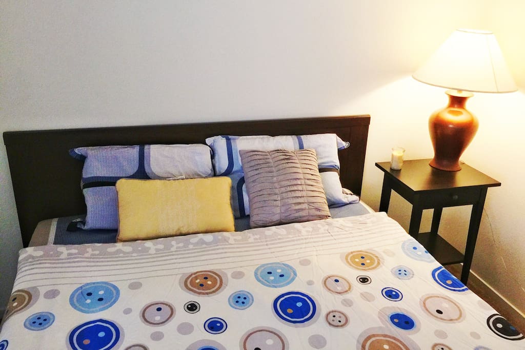 Comfortable queen bed.