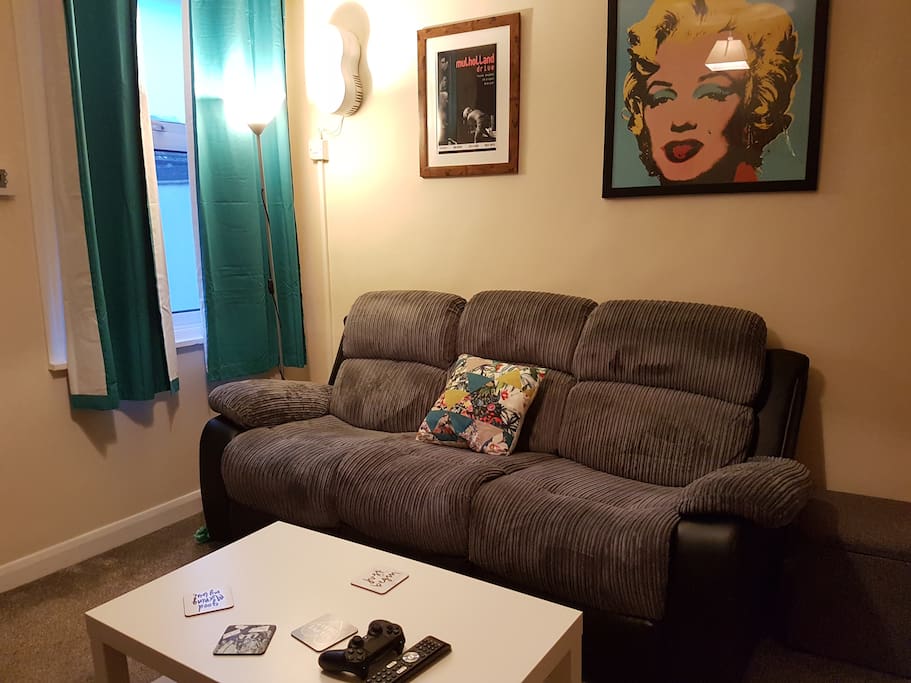 Lounge with reclining sofa